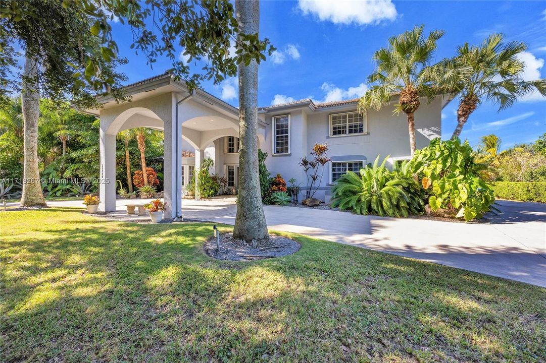 最近售出: $1,250,000 (4 贝兹, 5 浴室, 4698 平方英尺)