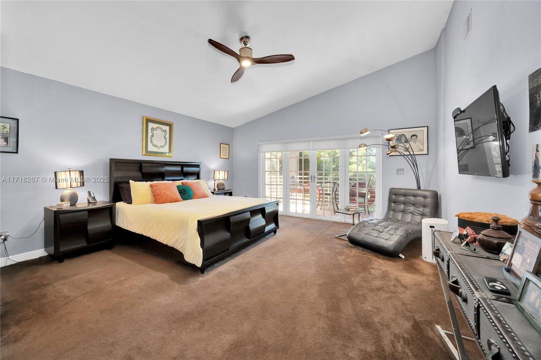 最近售出: $1,250,000 (4 贝兹, 5 浴室, 4698 平方英尺)