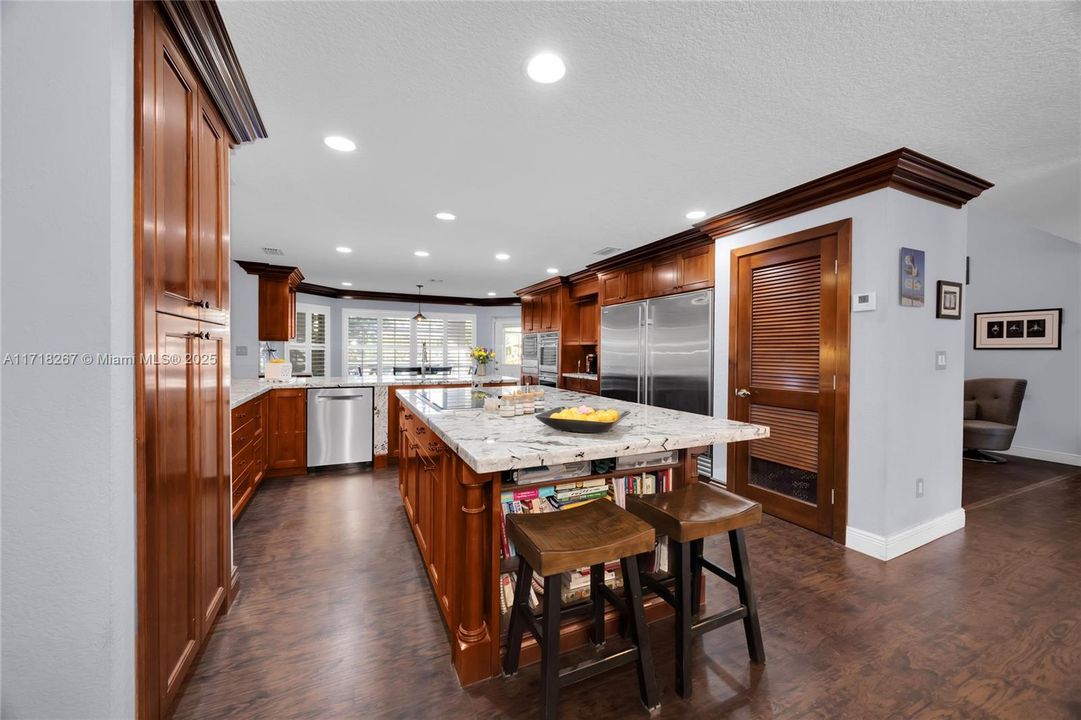 最近售出: $1,250,000 (4 贝兹, 5 浴室, 4698 平方英尺)