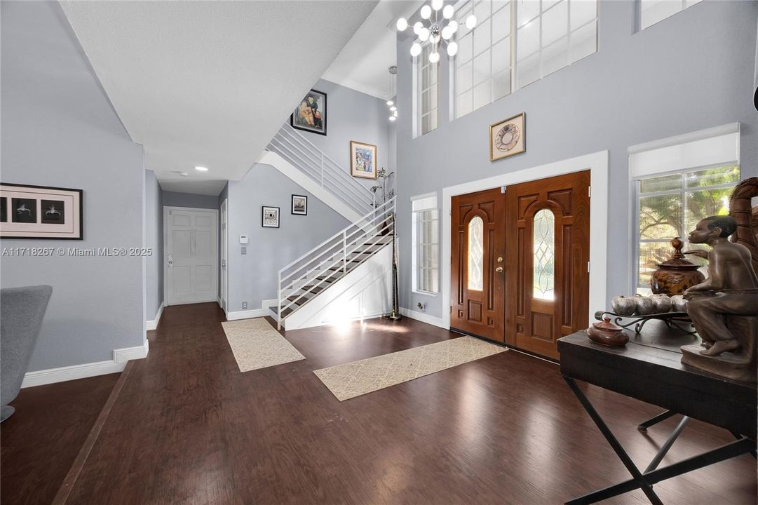 最近售出: $1,250,000 (4 贝兹, 5 浴室, 4698 平方英尺)