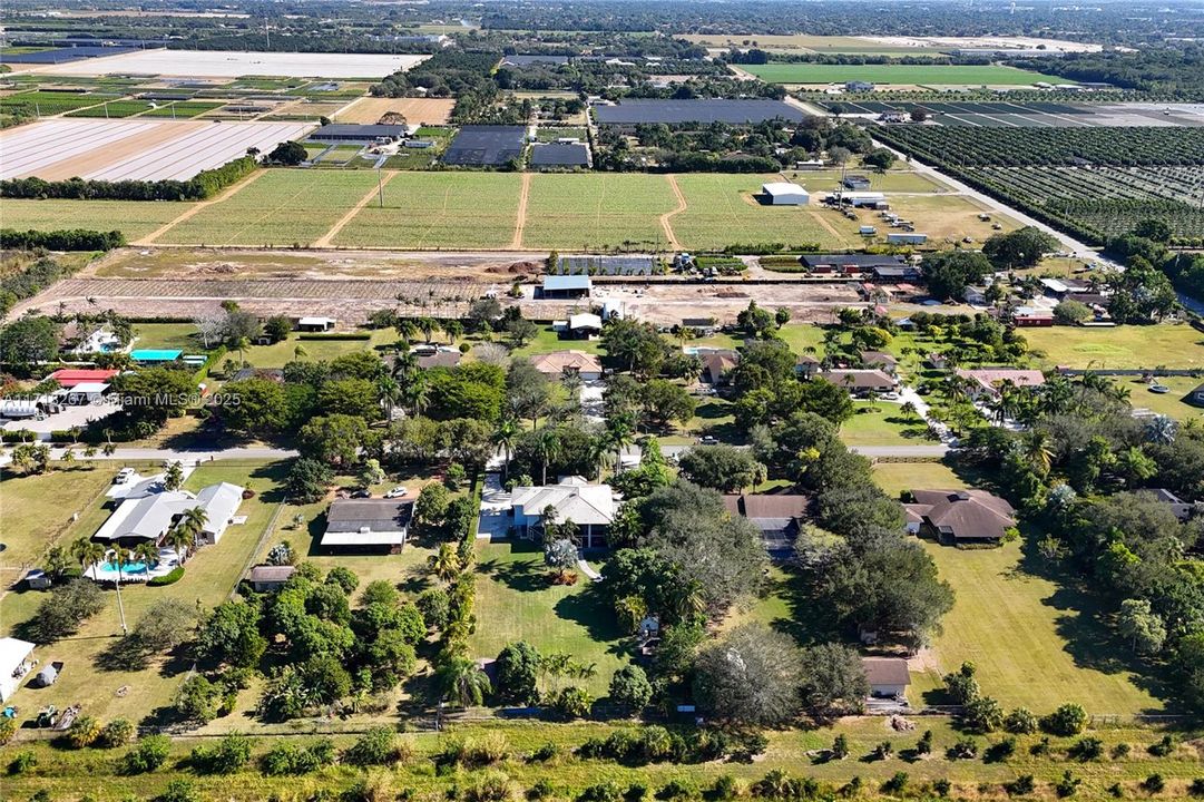 最近售出: $1,250,000 (4 贝兹, 5 浴室, 4698 平方英尺)