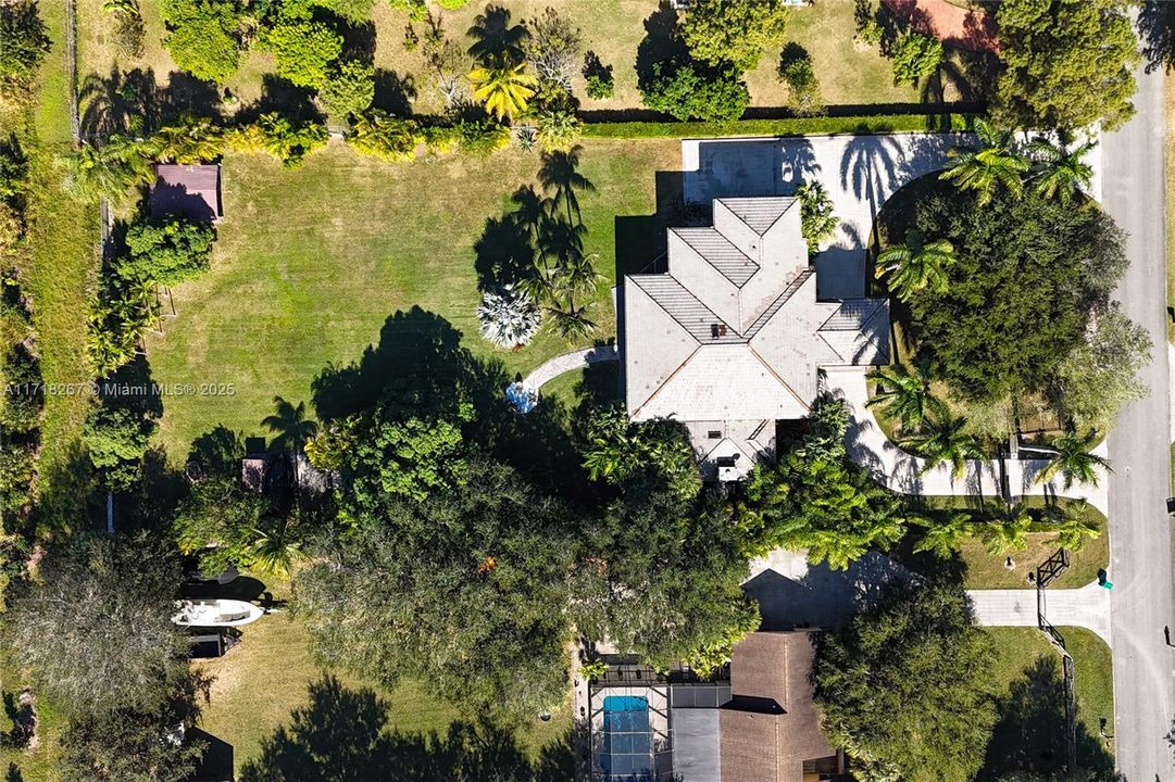 最近售出: $1,250,000 (4 贝兹, 5 浴室, 4698 平方英尺)