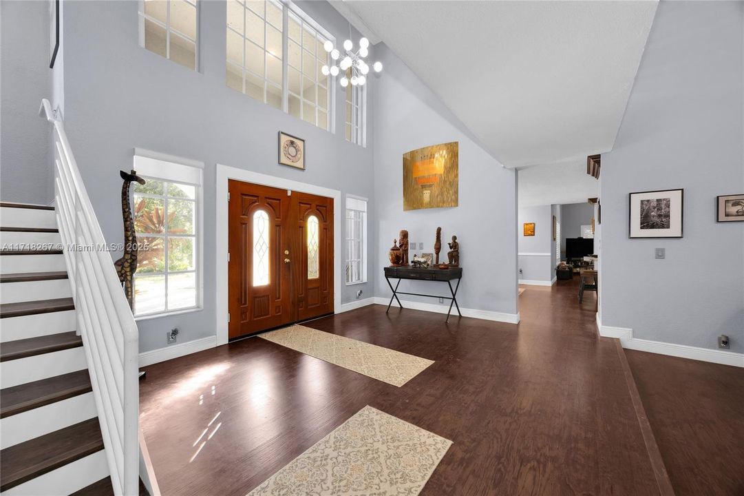 最近售出: $1,250,000 (4 贝兹, 5 浴室, 4698 平方英尺)