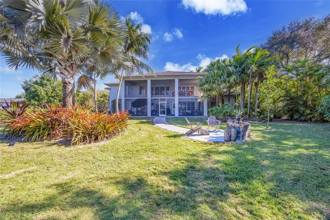 最近售出: $1,250,000 (4 贝兹, 5 浴室, 4698 平方英尺)