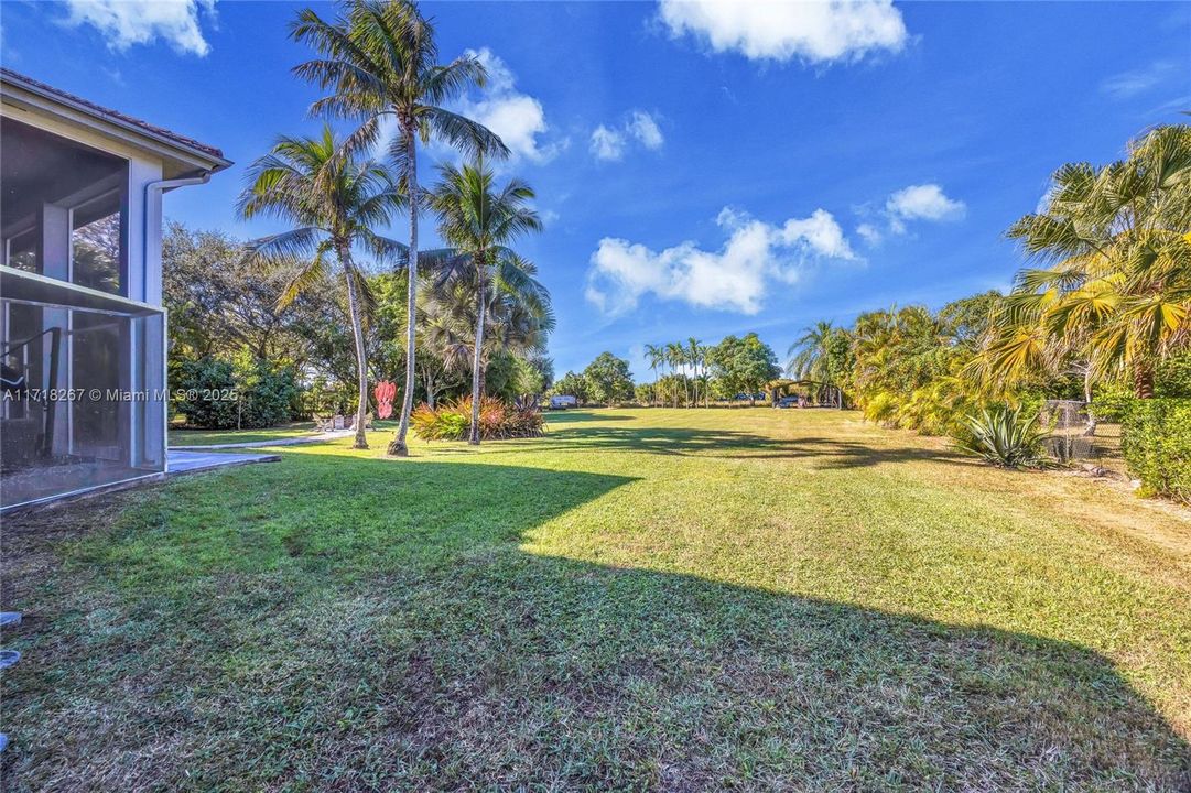 最近售出: $1,250,000 (4 贝兹, 5 浴室, 4698 平方英尺)