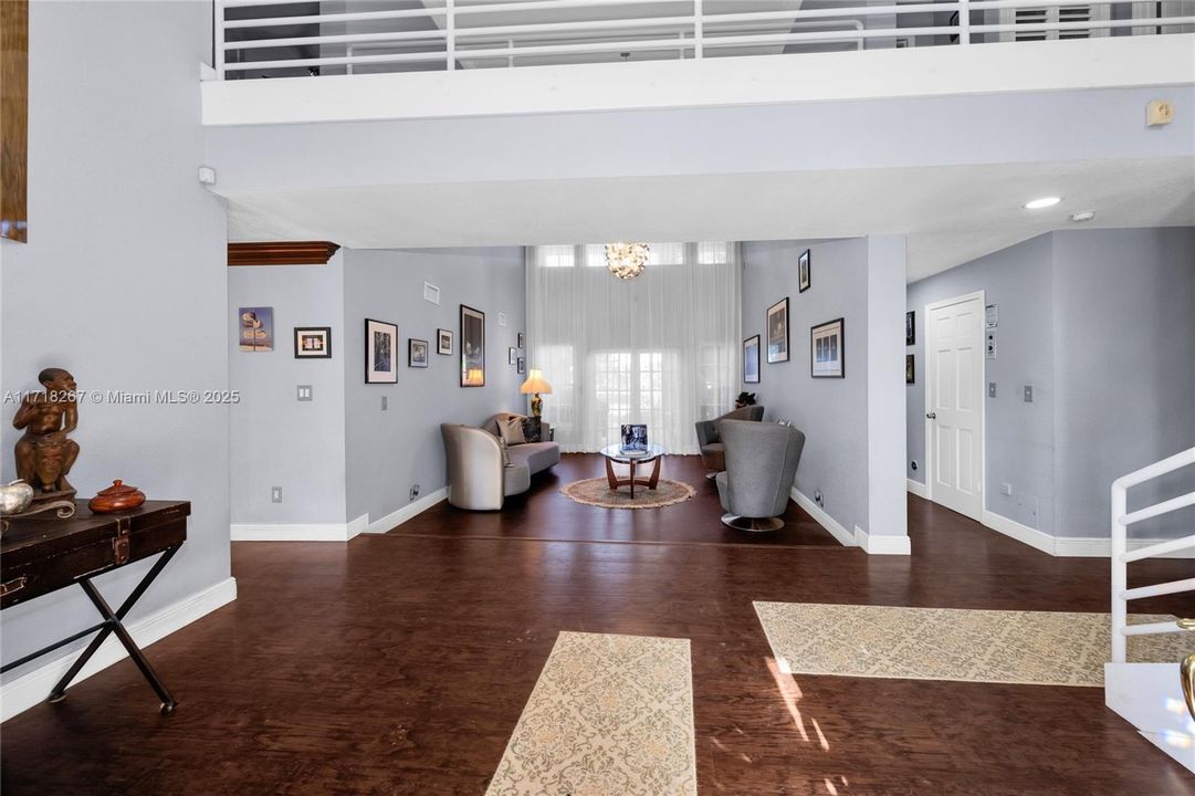 最近售出: $1,250,000 (4 贝兹, 5 浴室, 4698 平方英尺)