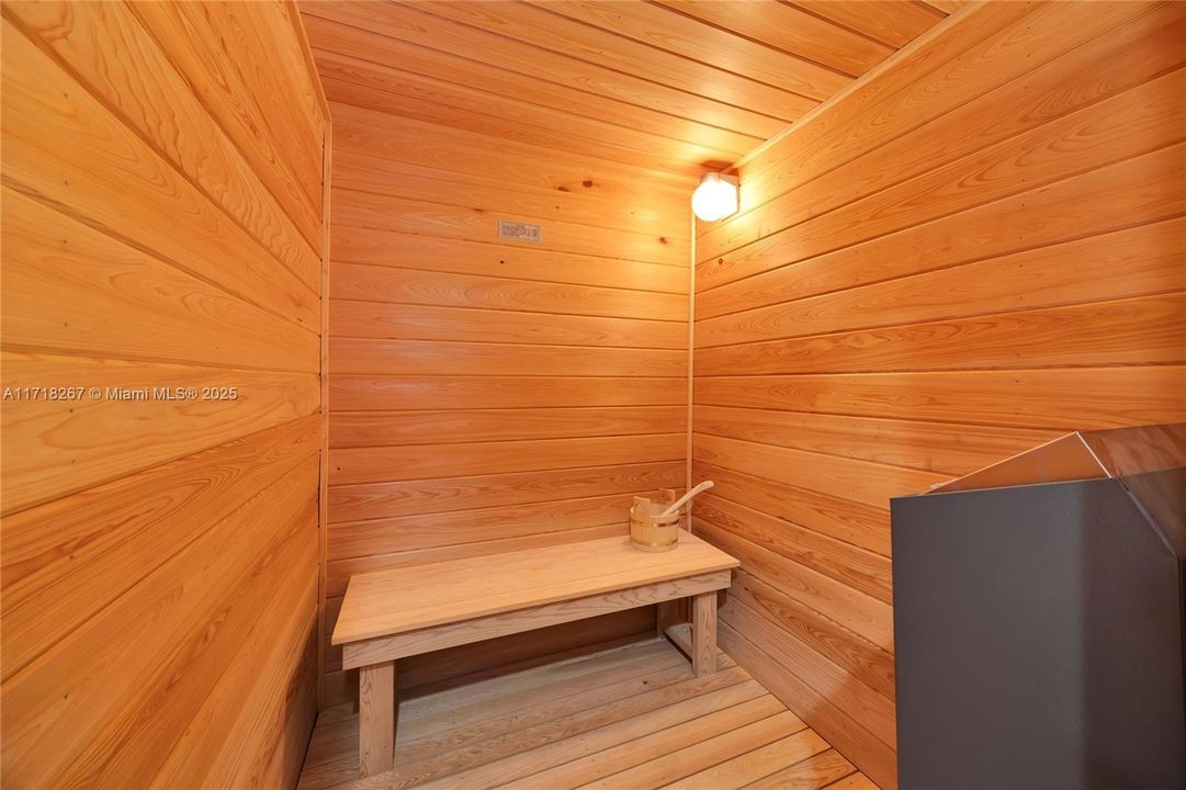 最近售出: $1,250,000 (4 贝兹, 5 浴室, 4698 平方英尺)