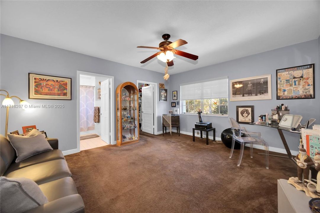 最近售出: $1,250,000 (4 贝兹, 5 浴室, 4698 平方英尺)