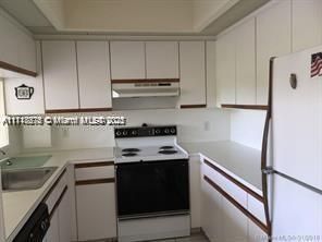 For Rent: $1,750 (1 beds, 1 baths, 840 Square Feet)