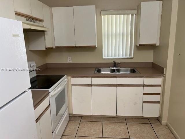 For Rent: $1,700 (2 beds, 1 baths, 880 Square Feet)