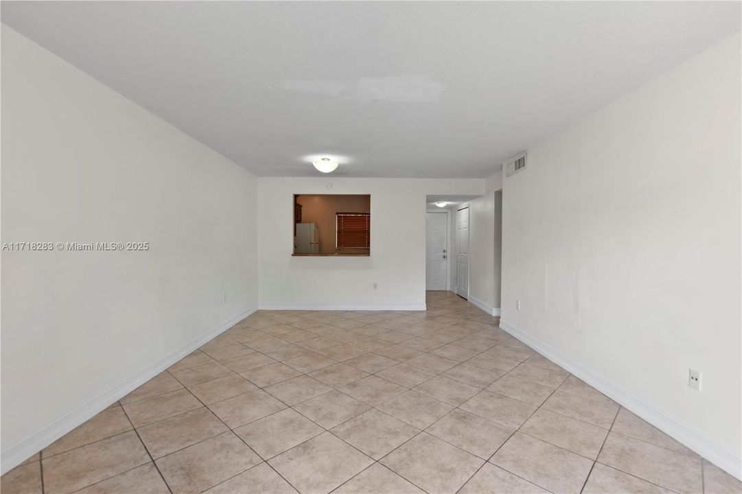 For Sale: $199,000 (1 beds, 1 baths, 755 Square Feet)