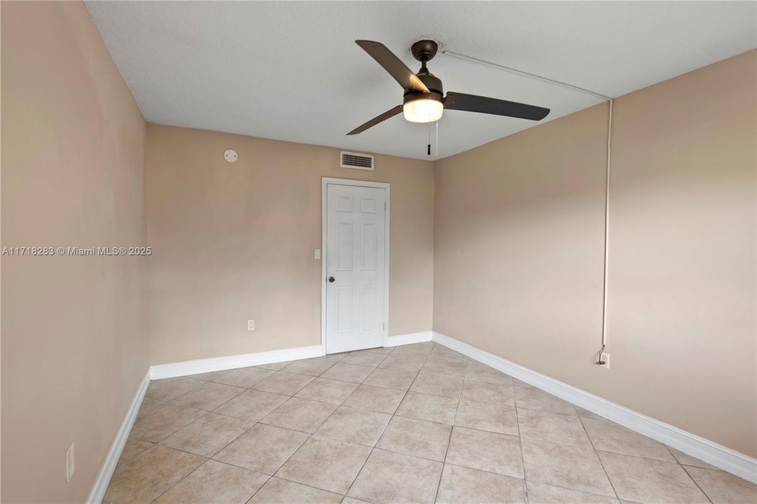 For Sale: $199,000 (1 beds, 1 baths, 755 Square Feet)