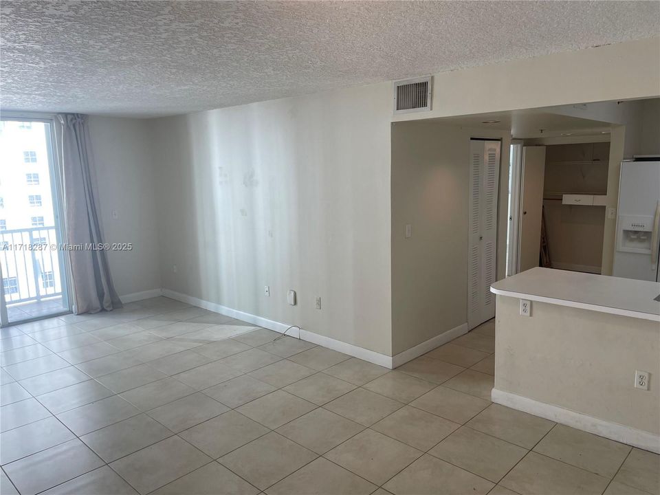 For Sale: $429,000 (2 beds, 2 baths, 930 Square Feet)