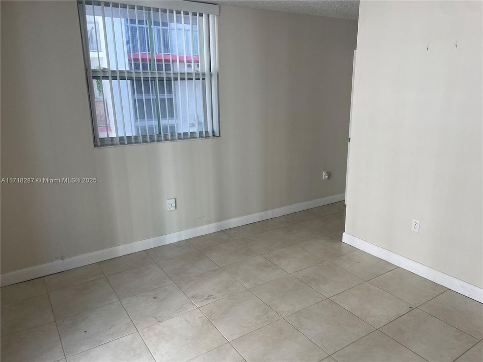 For Sale: $429,000 (2 beds, 2 baths, 930 Square Feet)