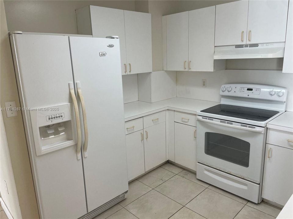 For Sale: $429,000 (2 beds, 2 baths, 930 Square Feet)