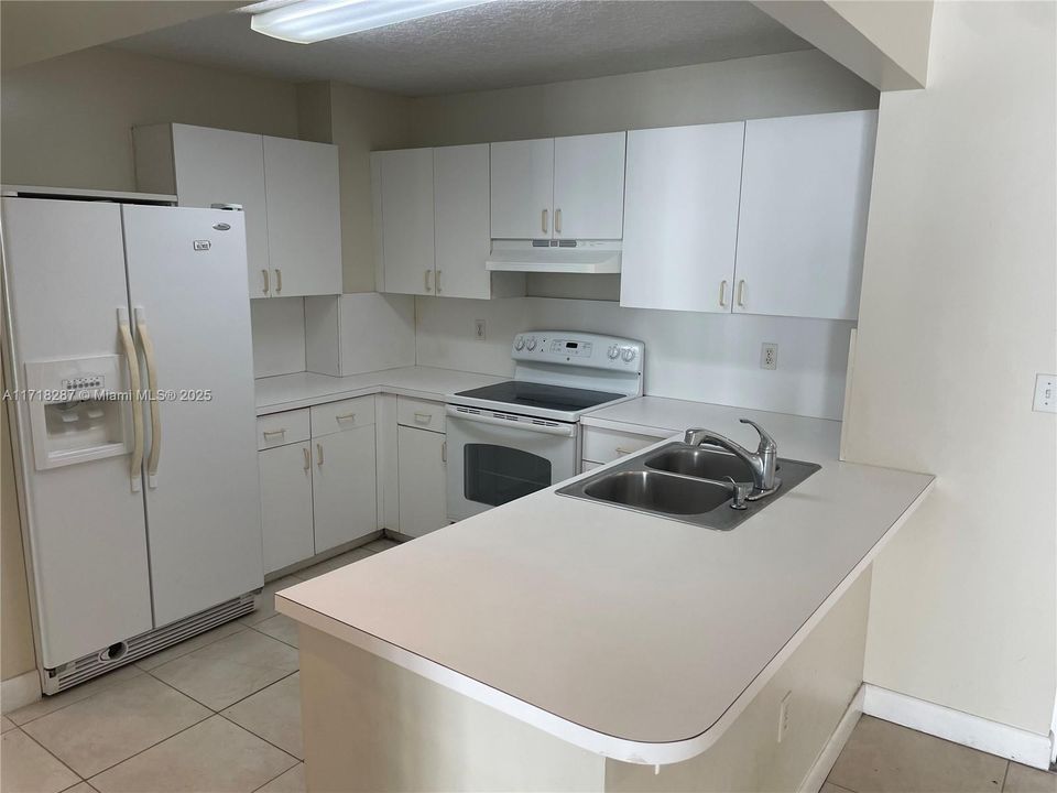 For Sale: $429,000 (2 beds, 2 baths, 930 Square Feet)