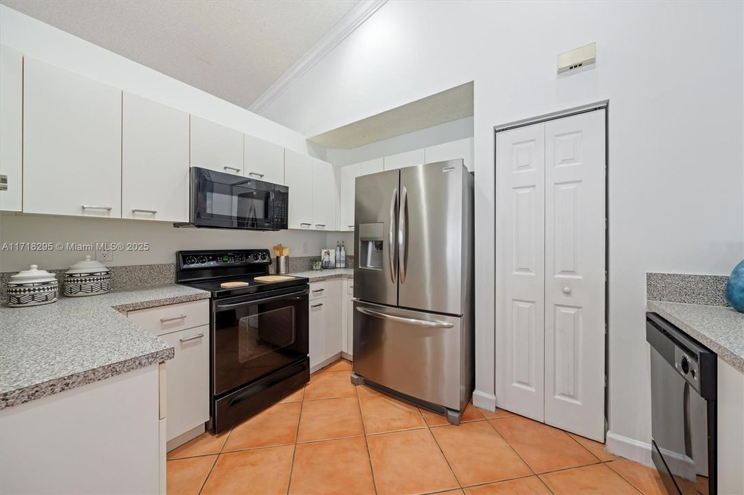 For Sale: $650,000 (3 beds, 2 baths, 1533 Square Feet)