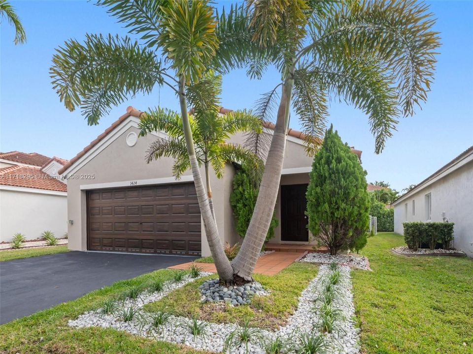 For Sale: $650,000 (3 beds, 2 baths, 1533 Square Feet)