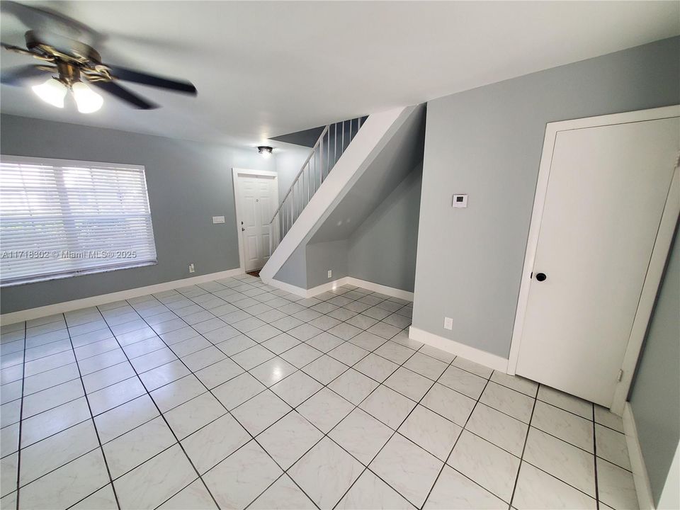 For Rent: $2,100 (2 beds, 1 baths, 1108 Square Feet)