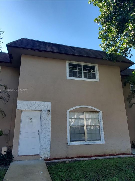 For Rent: $2,100 (2 beds, 1 baths, 1108 Square Feet)