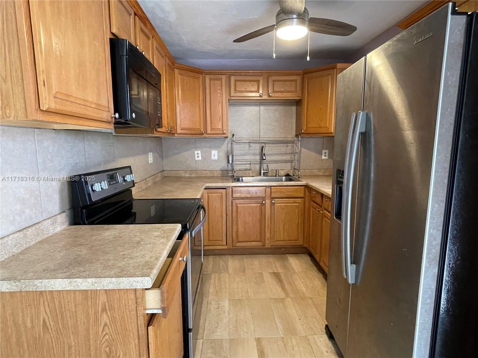 For Sale: $275,000 (2 beds, 1 baths, 1058 Square Feet)