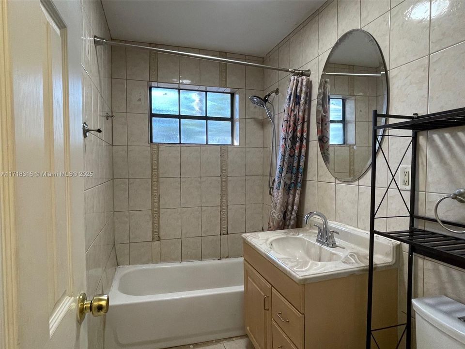 For Sale: $275,000 (2 beds, 1 baths, 1058 Square Feet)