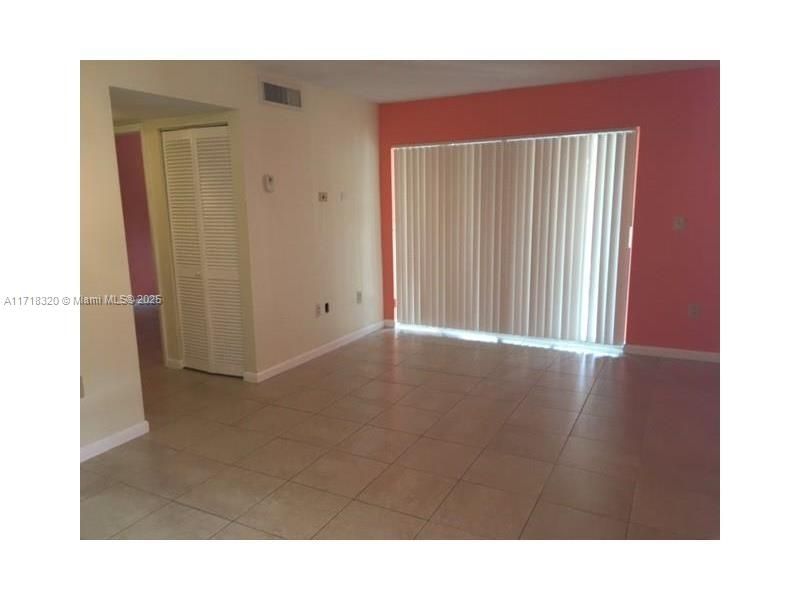 For Rent: $1,800 (1 beds, 1 baths, 583 Square Feet)