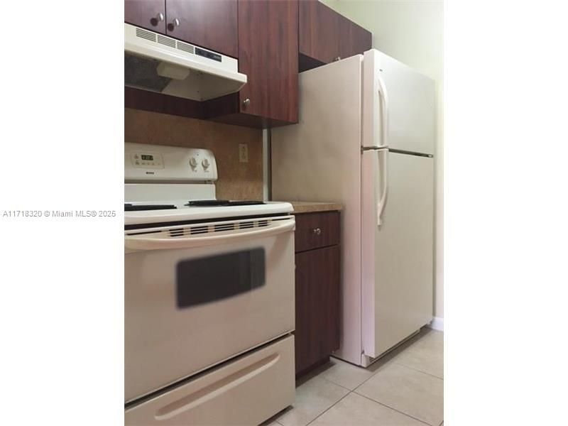 For Rent: $1,800 (1 beds, 1 baths, 583 Square Feet)