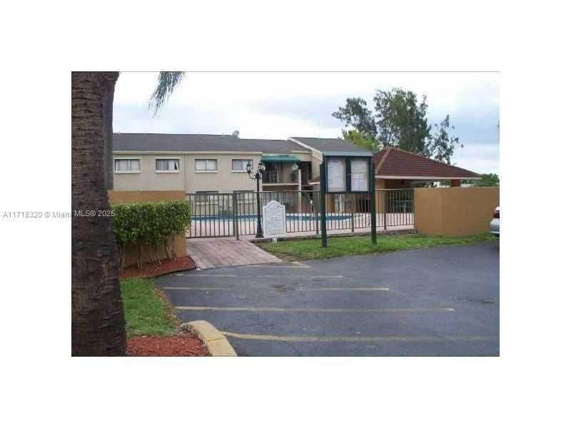 For Rent: $1,800 (1 beds, 1 baths, 583 Square Feet)