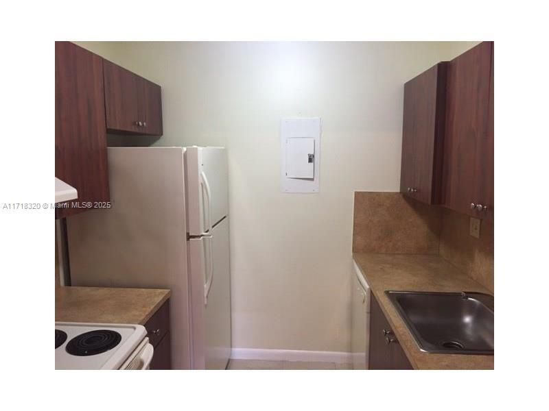 For Rent: $1,800 (1 beds, 1 baths, 583 Square Feet)