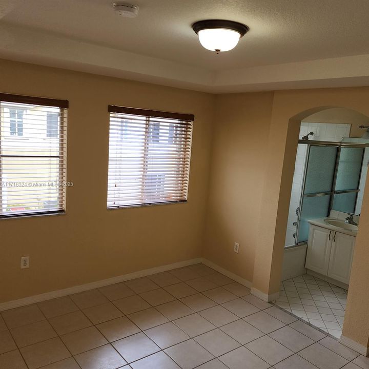 For Rent: $3,300 (3 beds, 3 baths, 1426 Square Feet)