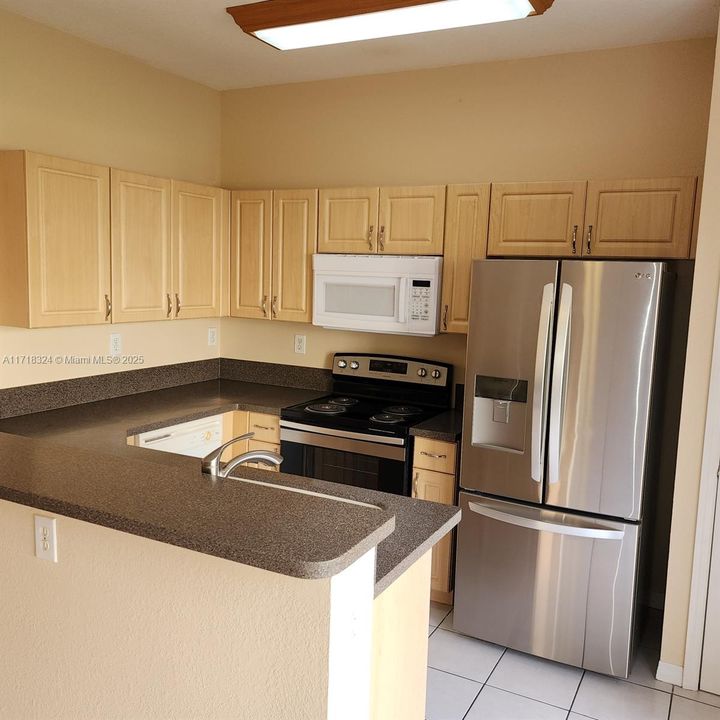 For Rent: $3,300 (3 beds, 3 baths, 1426 Square Feet)