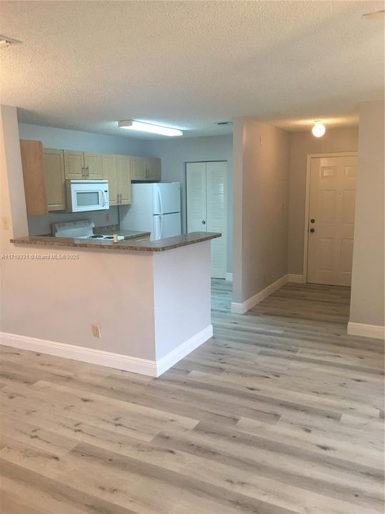 For Rent: $2,200 (2 beds, 2 baths, 1114 Square Feet)