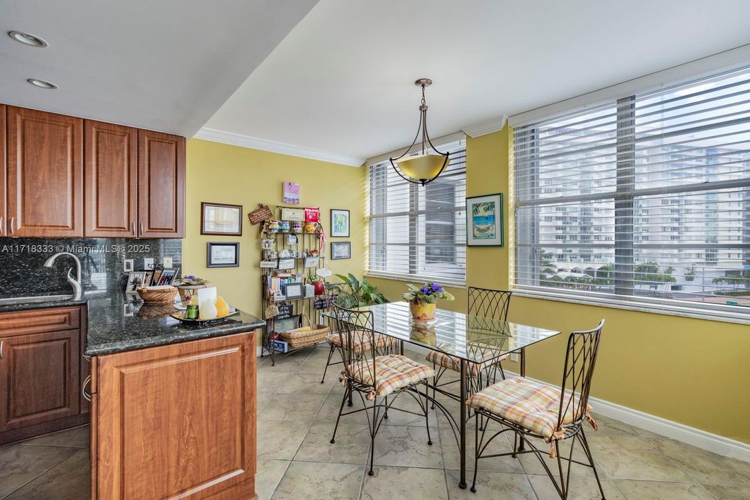 For Sale: $999,000 (2 beds, 2 baths, 2115 Square Feet)