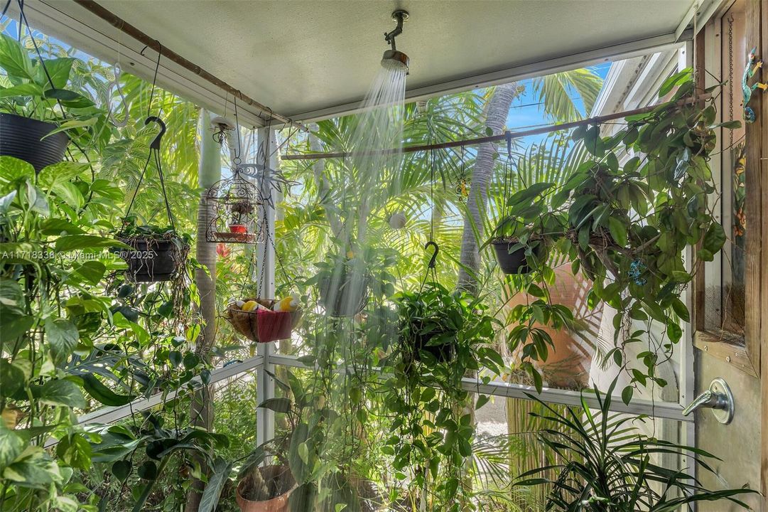 Recently Sold: $550,000 (2 beds, 1 baths, 720 Square Feet)