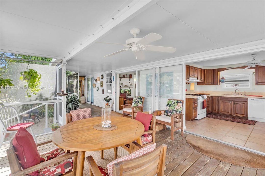 Recently Sold: $550,000 (2 beds, 1 baths, 720 Square Feet)