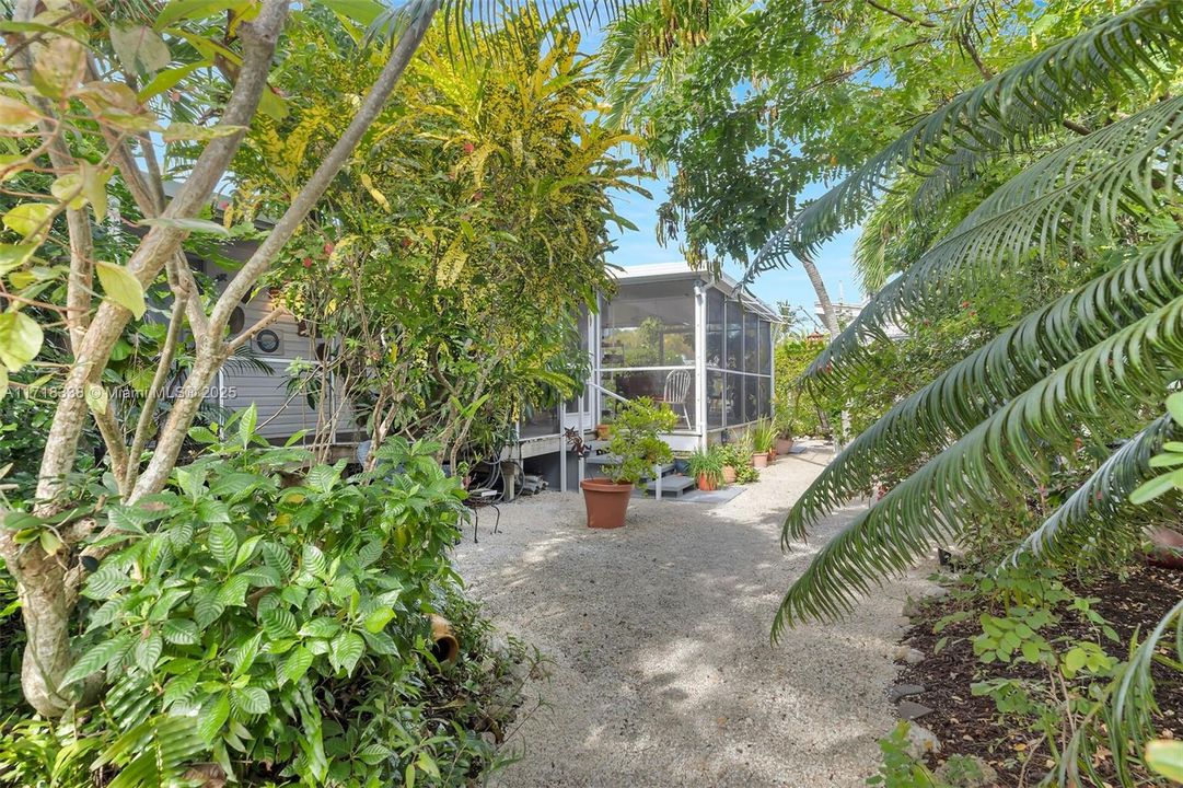 Recently Sold: $550,000 (2 beds, 1 baths, 720 Square Feet)