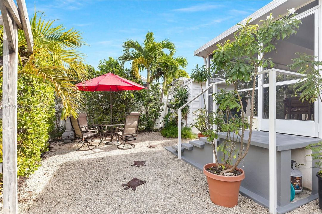 Recently Sold: $550,000 (2 beds, 1 baths, 720 Square Feet)