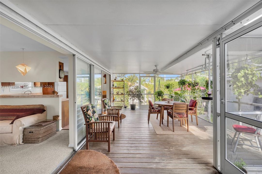 Recently Sold: $550,000 (2 beds, 1 baths, 720 Square Feet)