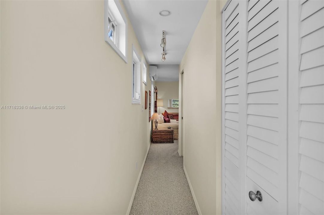 Recently Sold: $550,000 (2 beds, 1 baths, 720 Square Feet)