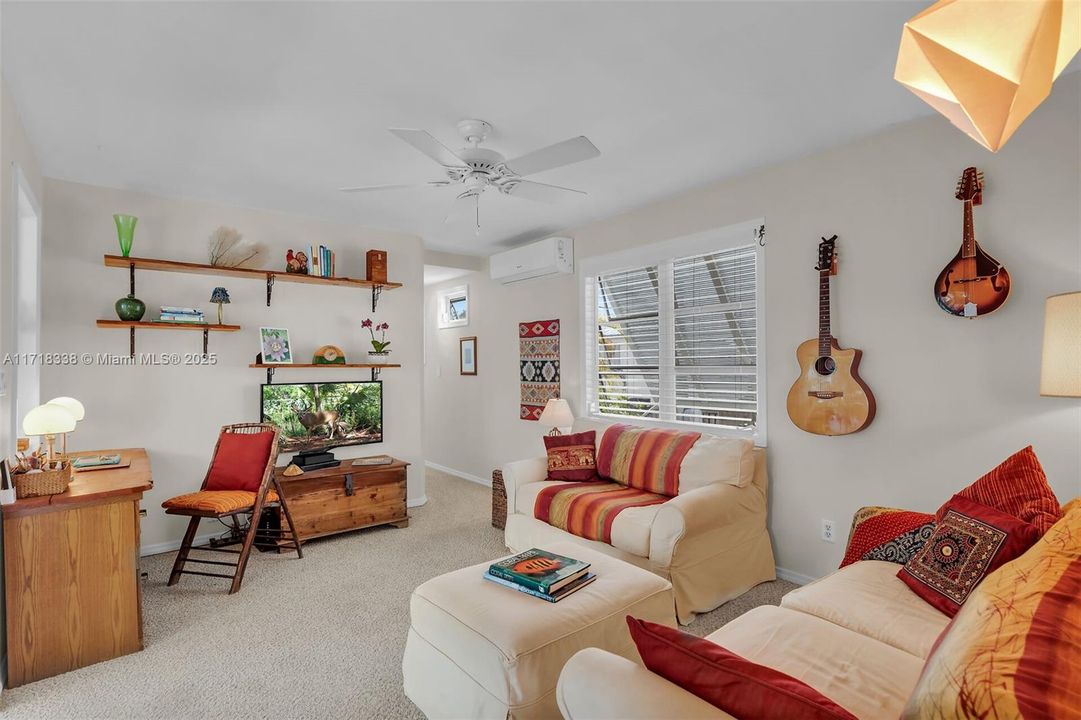 Recently Sold: $550,000 (2 beds, 1 baths, 720 Square Feet)