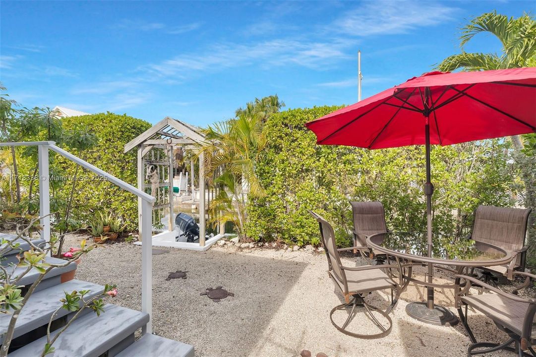 Recently Sold: $550,000 (2 beds, 1 baths, 720 Square Feet)