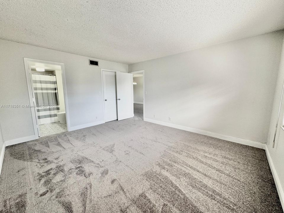 For Sale: $185,000 (1 beds, 1 baths, 835 Square Feet)