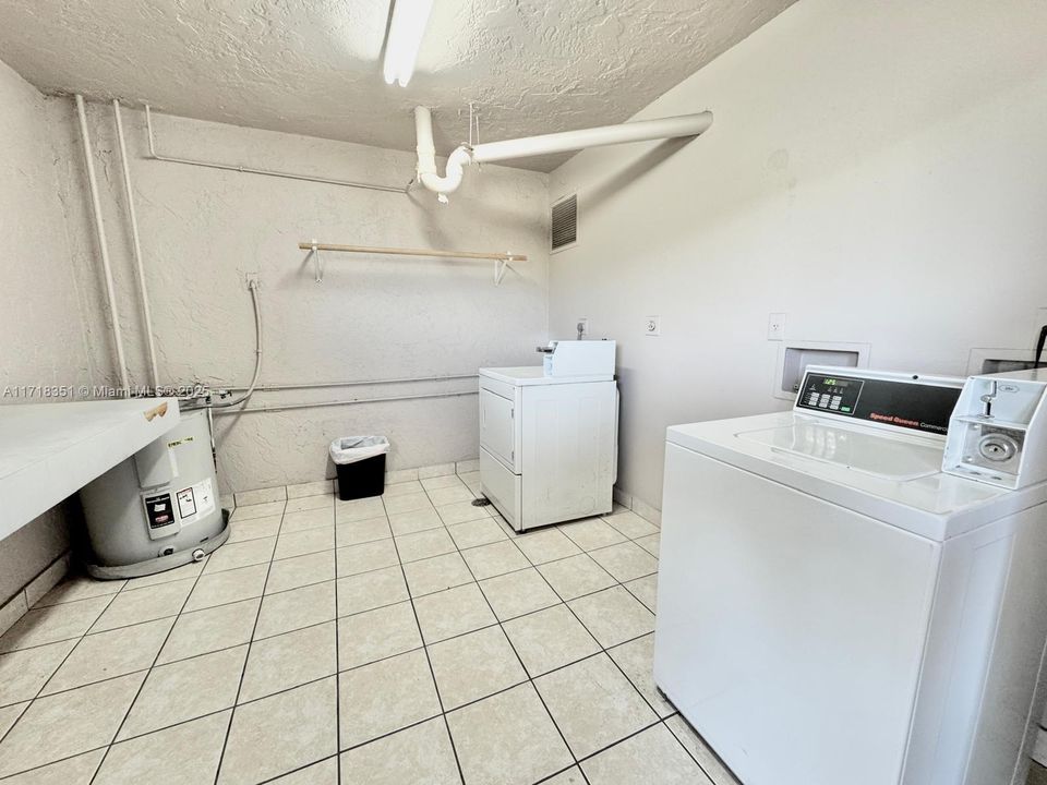 For Sale: $185,000 (1 beds, 1 baths, 835 Square Feet)