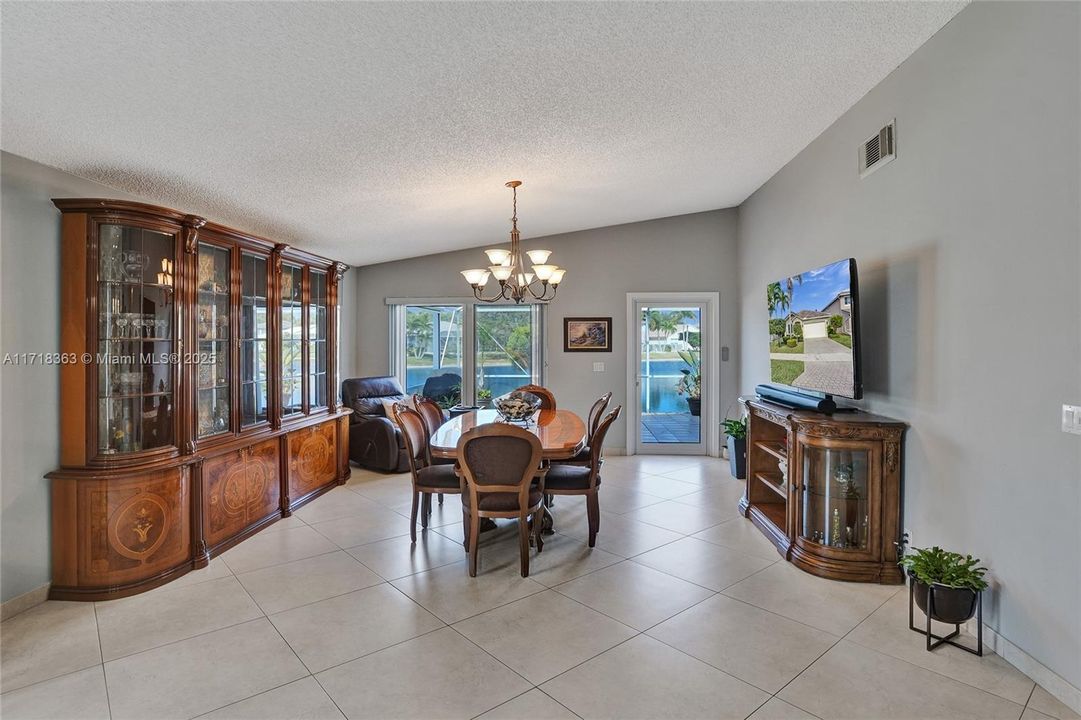 For Sale: $648,800 (3 beds, 2 baths, 1665 Square Feet)