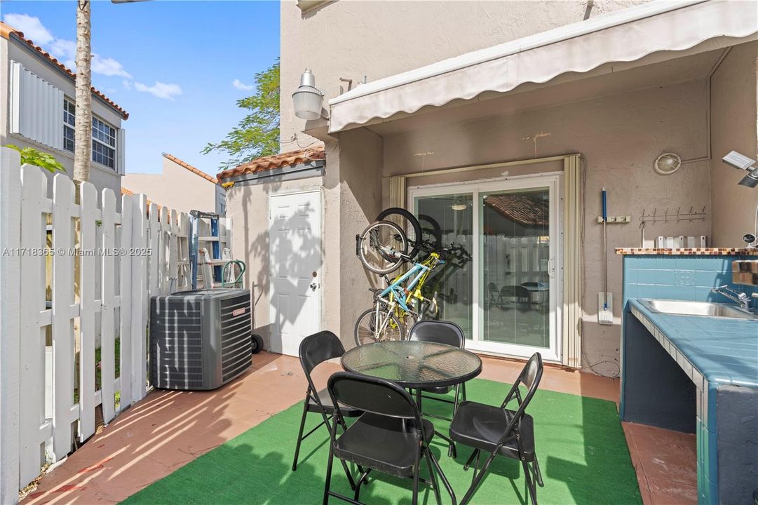 For Sale: $539,900 (3 beds, 2 baths, 1523 Square Feet)