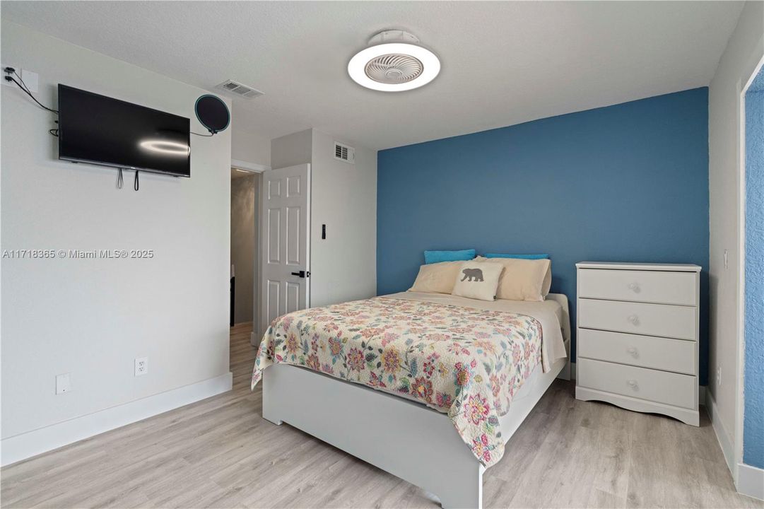 For Sale: $539,900 (3 beds, 2 baths, 1523 Square Feet)