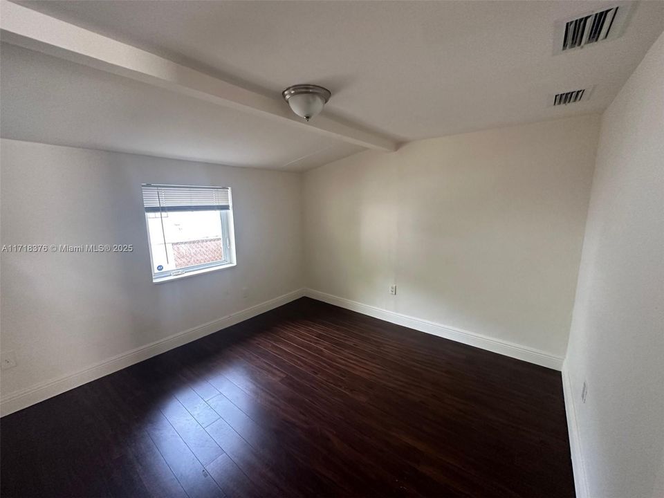 For Rent: $2,500 (2 beds, 1 baths, 1774 Square Feet)