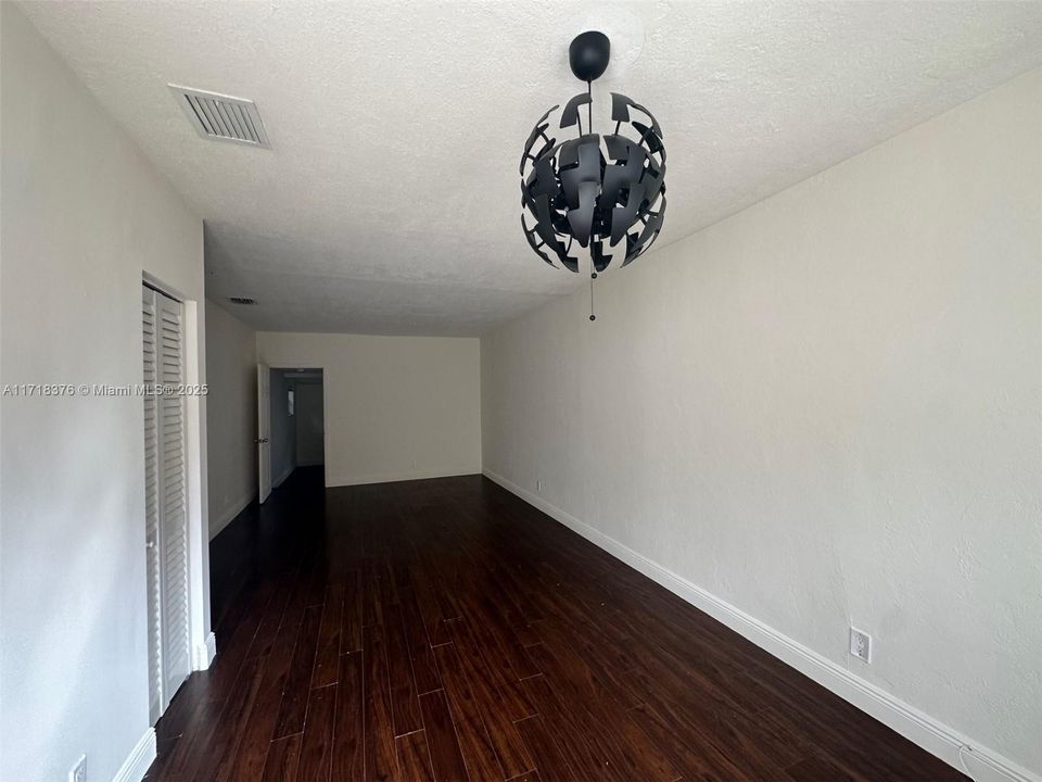 For Rent: $2,500 (2 beds, 1 baths, 1774 Square Feet)