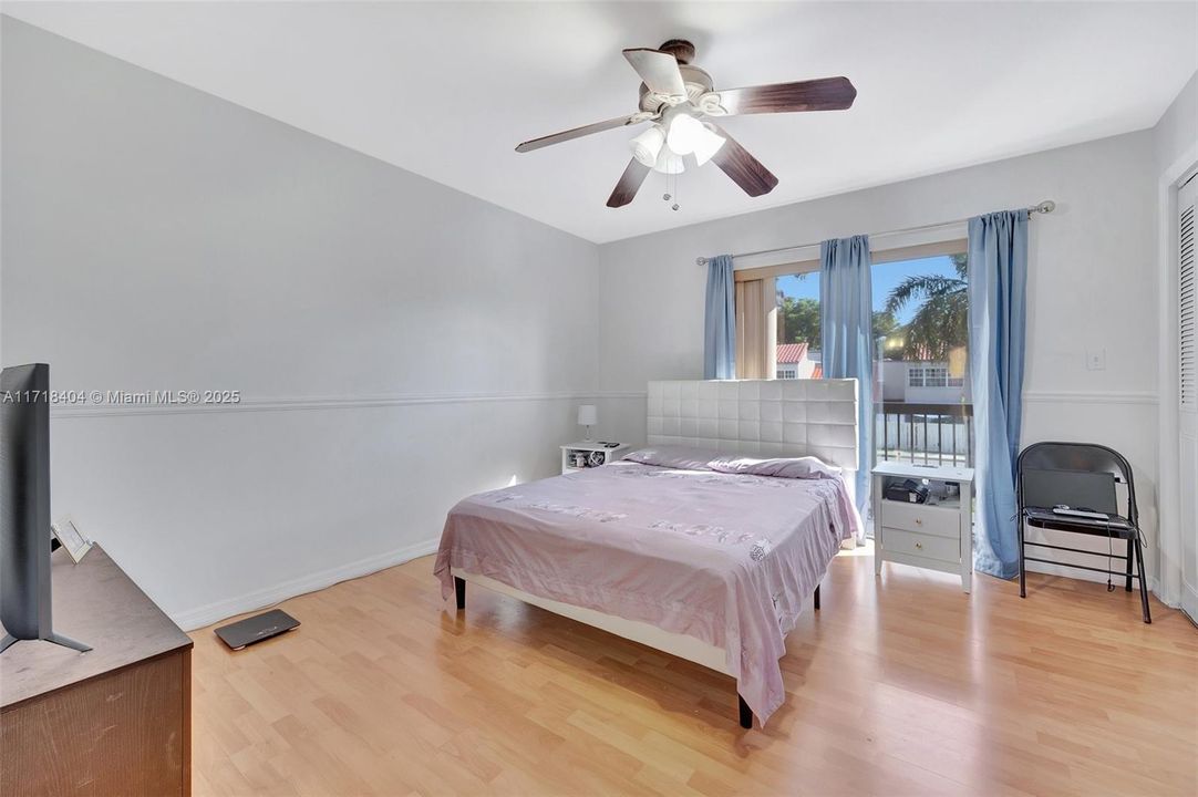 For Sale: $460,000 (2 beds, 2 baths, 1100 Square Feet)